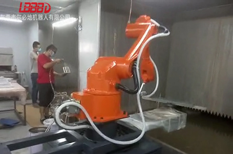 選用噴涂機(jī)器人需要注意的4個(gè)問(wèn)題